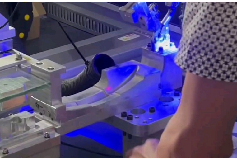 塑料激光焊接机自动上料型：高效自动化焊接解决方案全解析