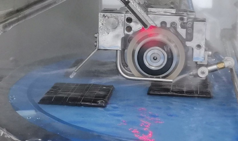 精密划片机在GaAs_SiC晶圆划片中的挑战