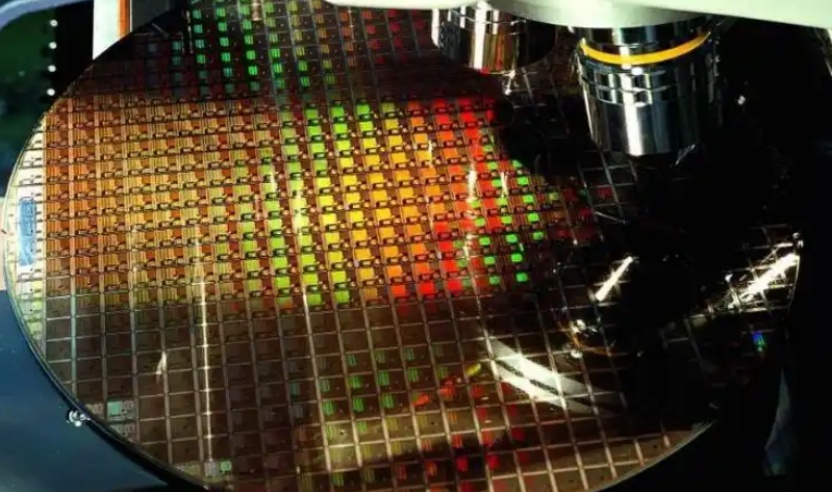 精密划片机在不同材料（陶瓷_玻璃_晶圆）下性能对比