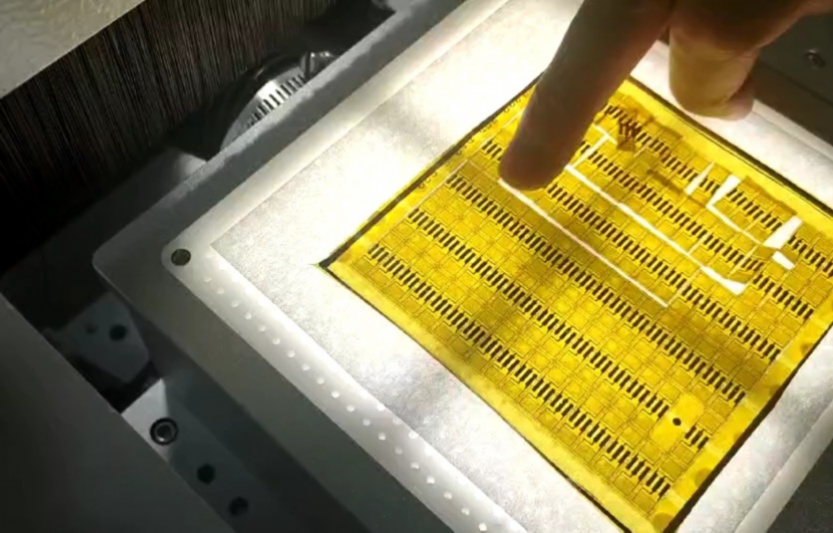 激光模切机在医疗贴膜_胶膜生产线的应用